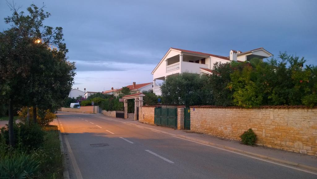 Apartments Free Parking Big Garden Peroj Oda fotoğraf